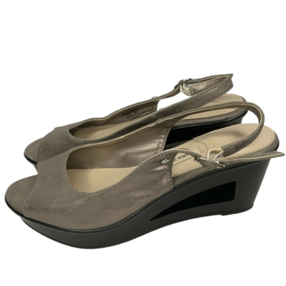 Dana Buchman wedge silver metallic sandals.‎ - Picture 1 of 8